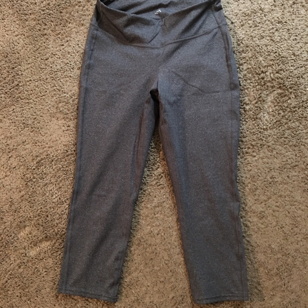 Gapfit Gray Capri Workout Leggings Small